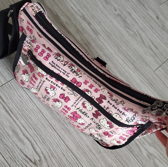 Hello Kitty Shoulder Bag - Picture 6 of 12
